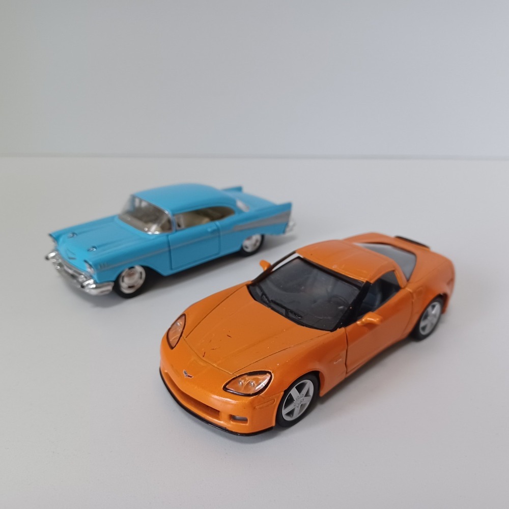 LOT of 2 Kinsmart Vehicles‎ Cars 1:36 Corvette 1:40 BelAir Chevy
